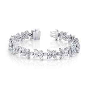 Luxurious silver bracelet