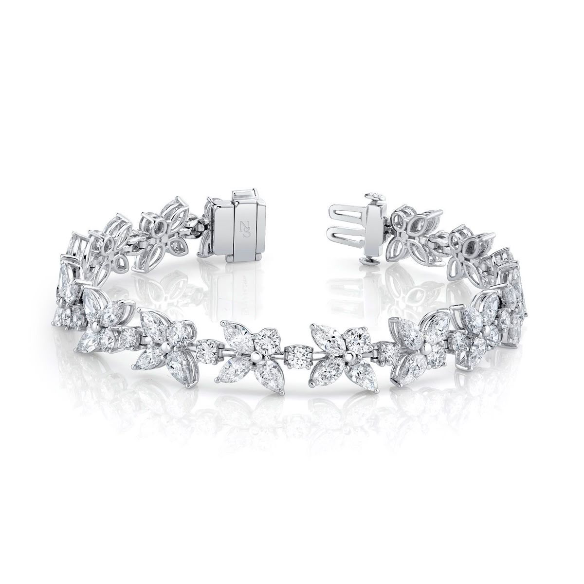 Luxurious silver bracelet